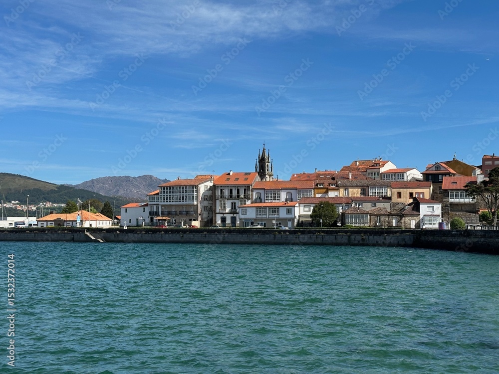 Fototapeta premium A town on the water