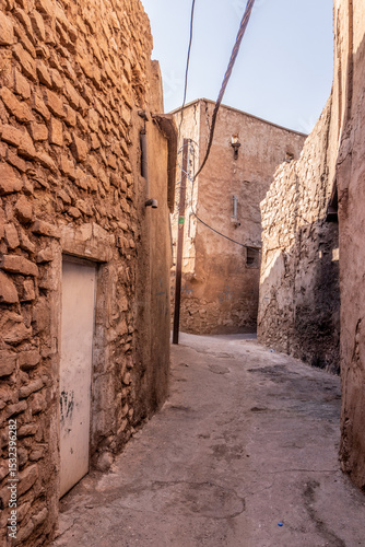 Foto Narrow alley in Koy Sanjaq town, Kurdistan Region of Iraq