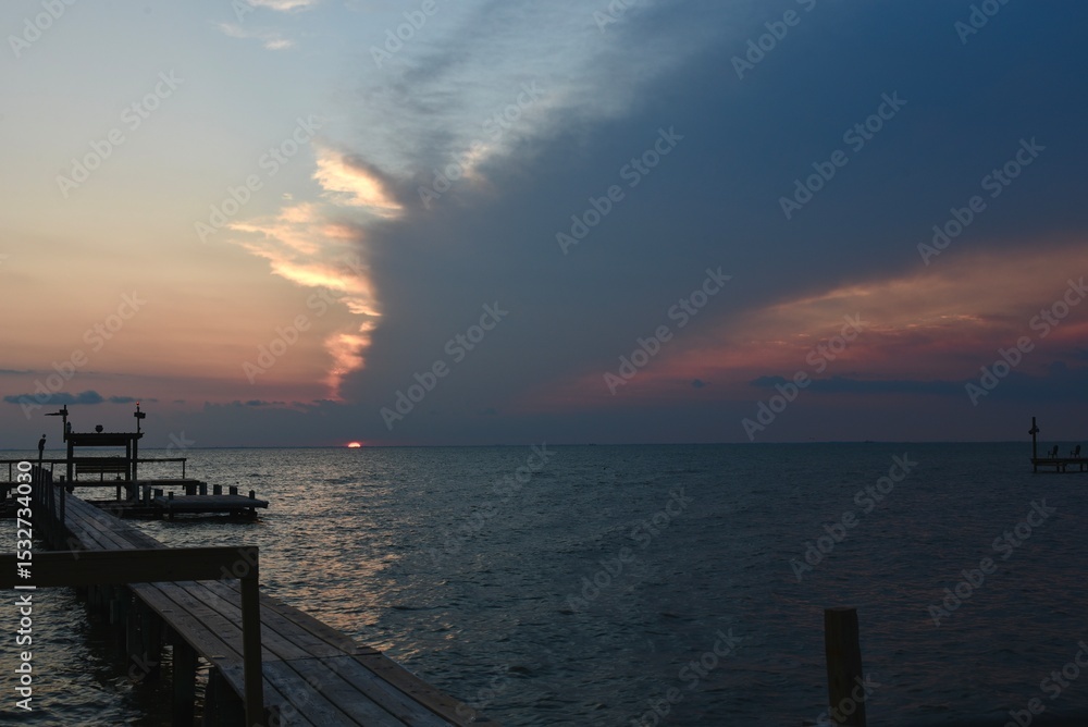 Obraz premium sunset at the pier