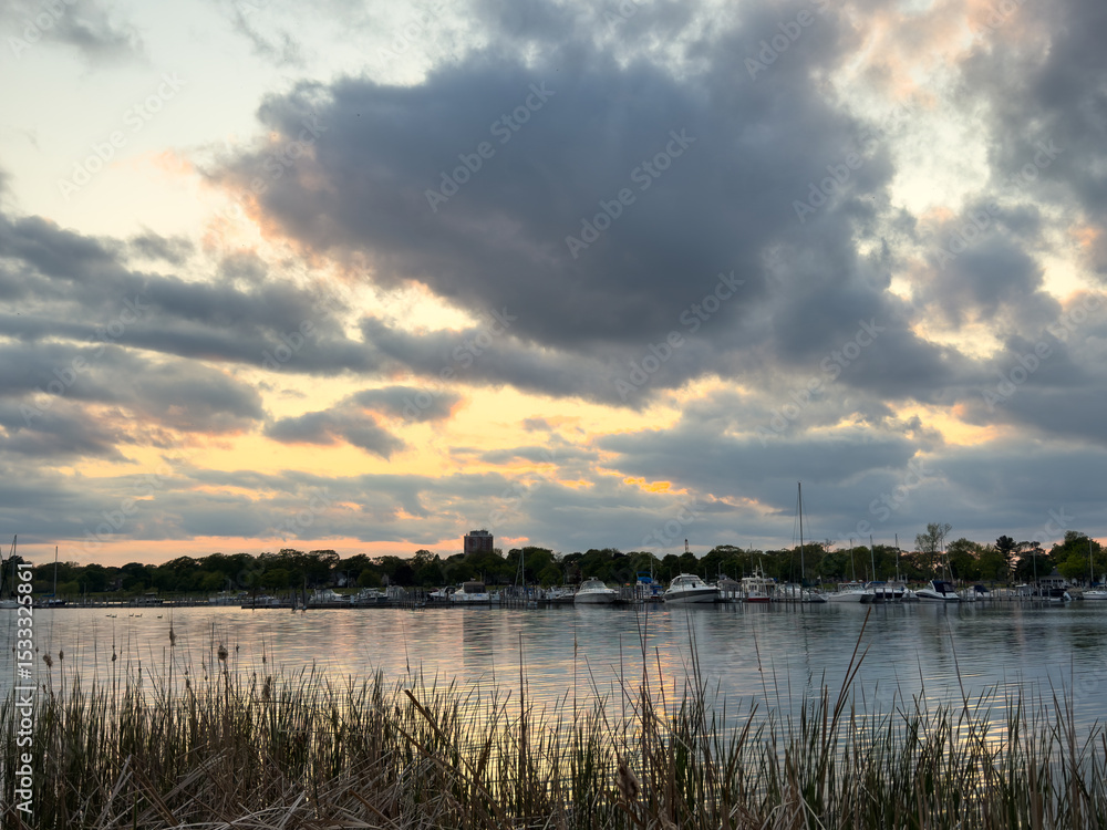 Naklejka premium sunset over the marina