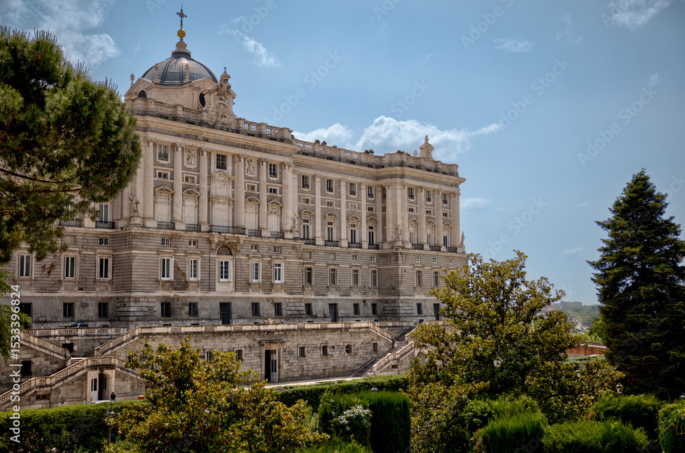 Obraz premium Madrid, Spain - June 2, 2025: Views of the Royal Palace gardens from above in Madrid Spain 