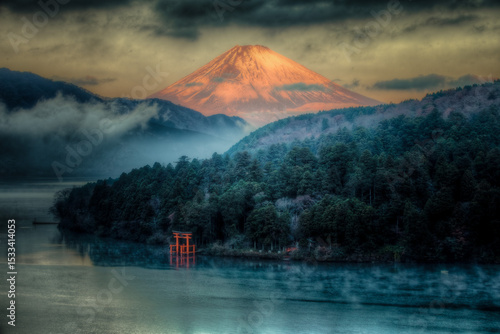 Photos mt.fuji with torii in hakone
