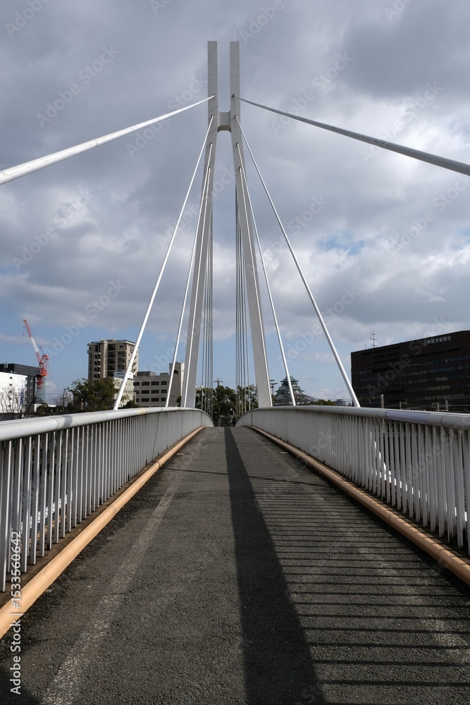 Obraz premium 日本、大阪市、西日本、橋、青空、雲、建築、風景、写真素材 