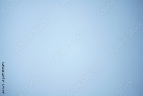 Reinheit, sehr helles freundliches blau mit elegantem Verlauf 