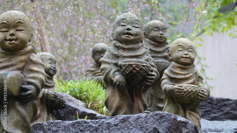 Obraz premium 日本の寺の石像