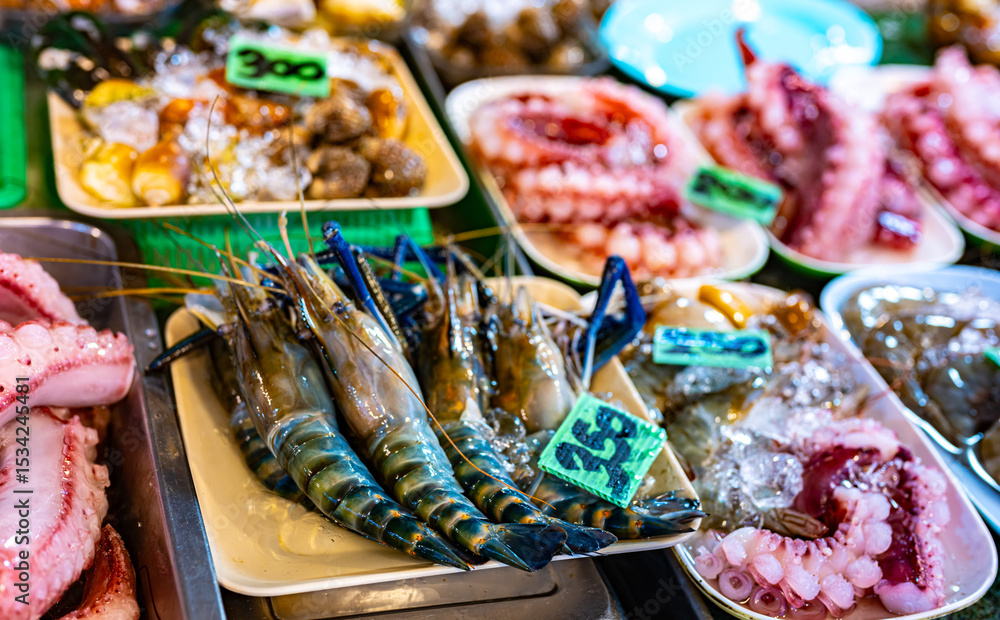 Fototapeta premium Seafood sold at Ao Nang Landmark Night Market, Thailand