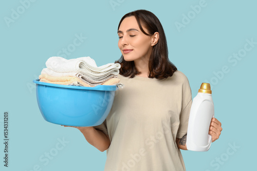 Young woman with clean towe...