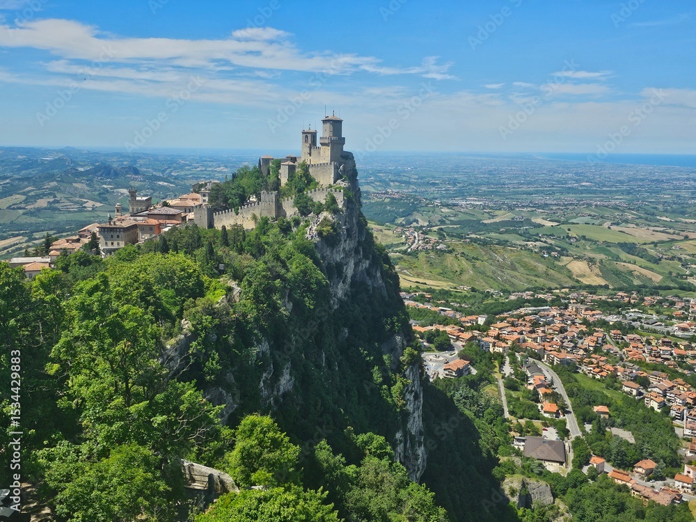 Obraz premium San Marino, Altstadt, Panorama und Sehenswürdigkeiten