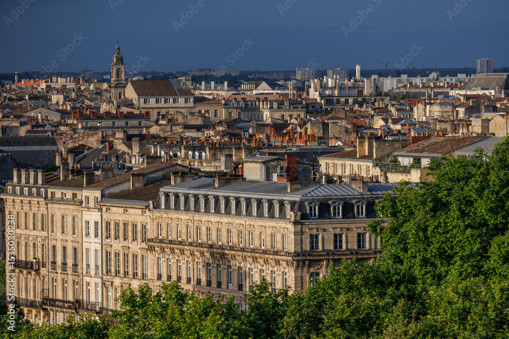 Die Stadt Bordeaux an der Garonne in Frankreich Die Stadt Bordeaux an der Garonne in Frankreich