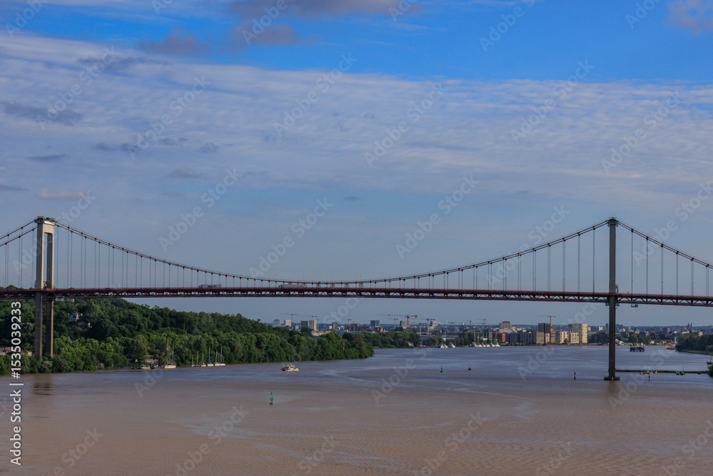 Auf der Garonne bei Bordeaux in Frankreich Auf der Garonne bei Bordeaux in Frankreich