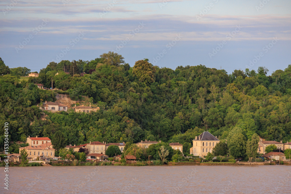 Fototapeta premium Bordeaux und die Garonne in Frankreich