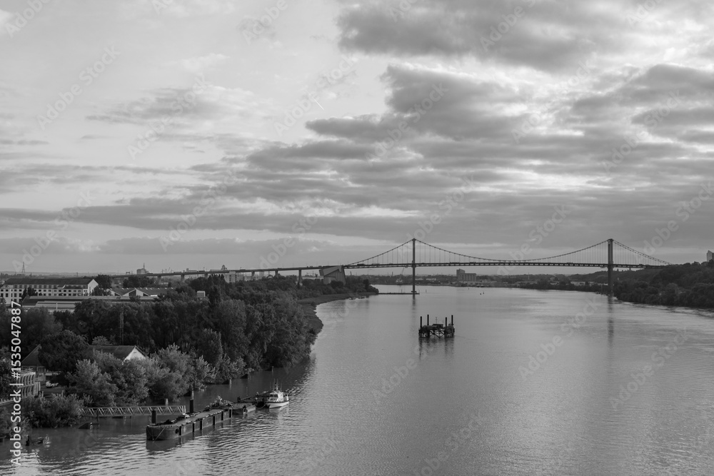 Fototapeta premium Morgenstimmung an der Garonne bei Bordeaux