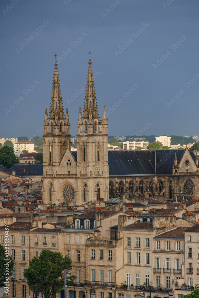Fototapeta premium die franzöische Stadt Bordeaux an der Garonne