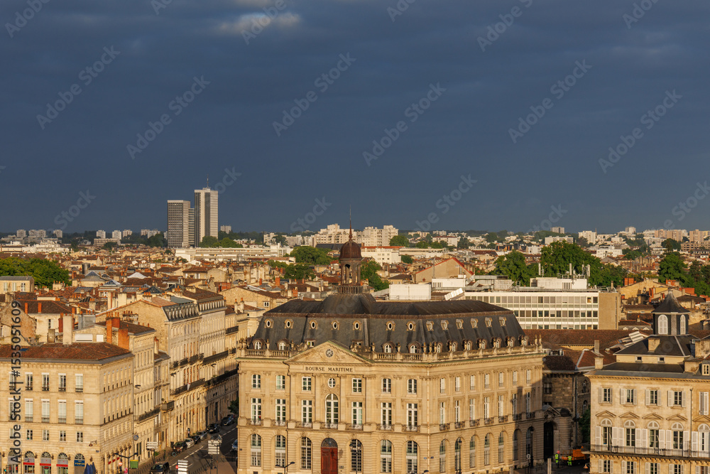 Obraz premium die franzöische Stadt Bordeaux an der Garonne