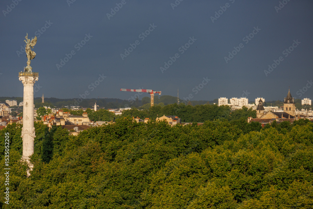 Obraz premium die franzöische Stadt Bordeaux an der Garonne