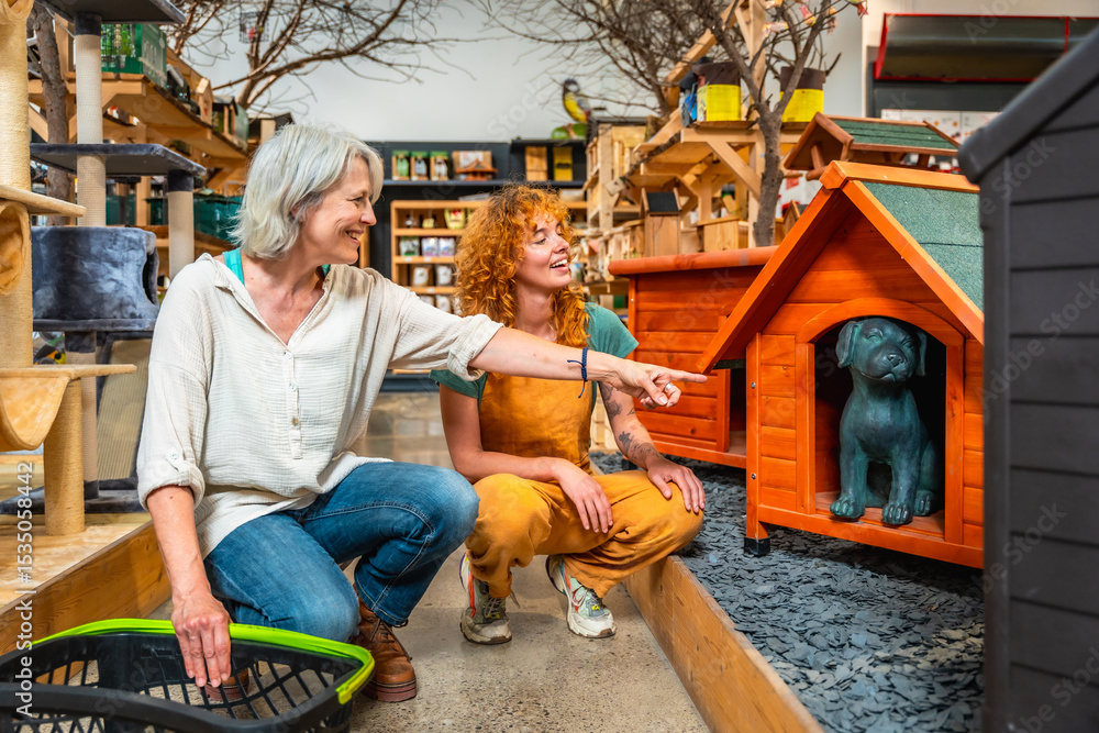 Naklejka premium Shop assistant showing dog kennel to a customer in a pet shop