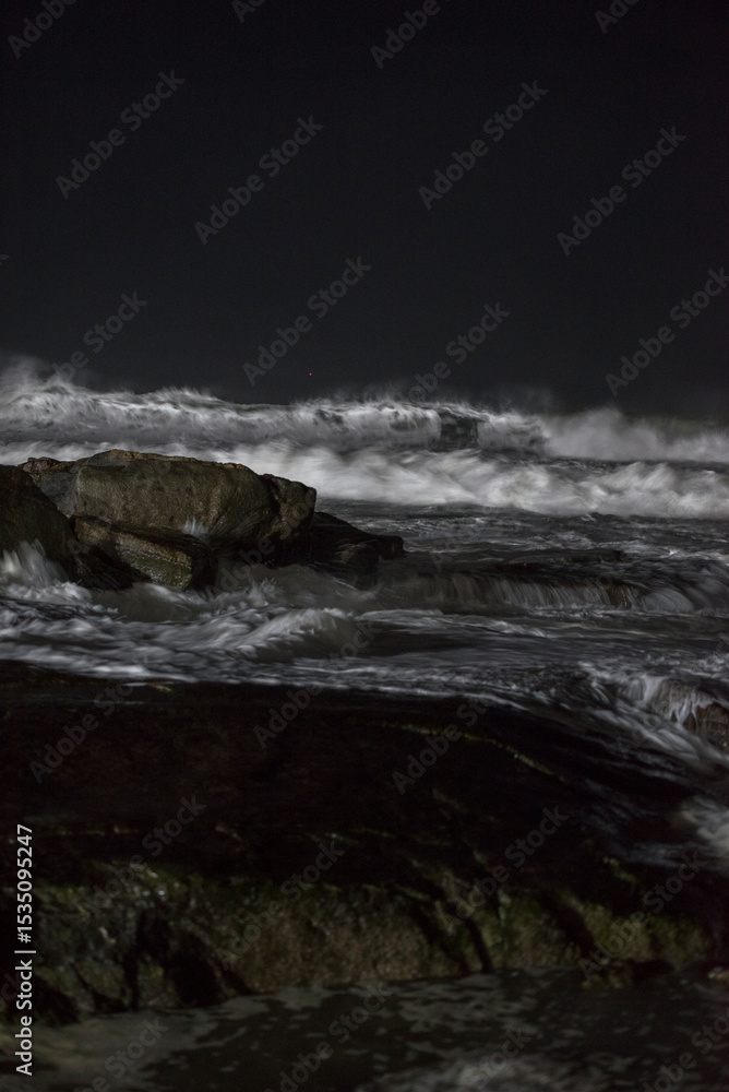 Obraz premium 거친 밤바다