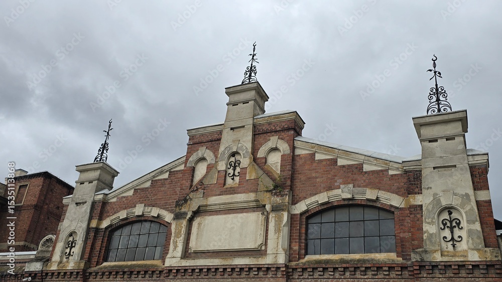 Fototapeta premium fasada budynku w stylu perskim wschodnim we Wrocławiu