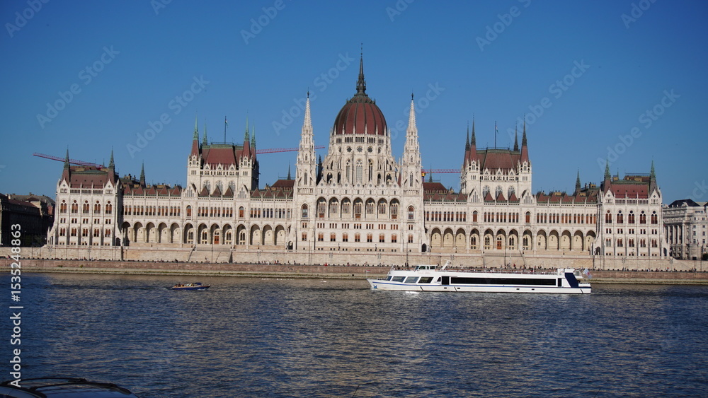 Fototapeta premium parliament building in budapest