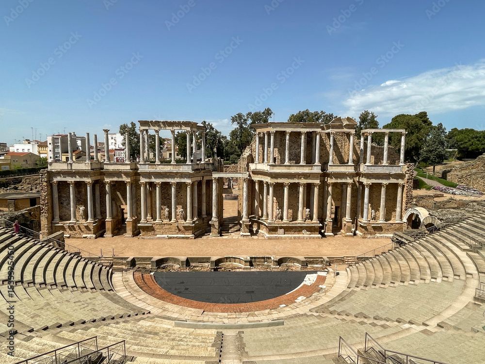 Fototapeta premium Antiguo teatro romano en el conjunto arqueológico de Mérida, Extremadura