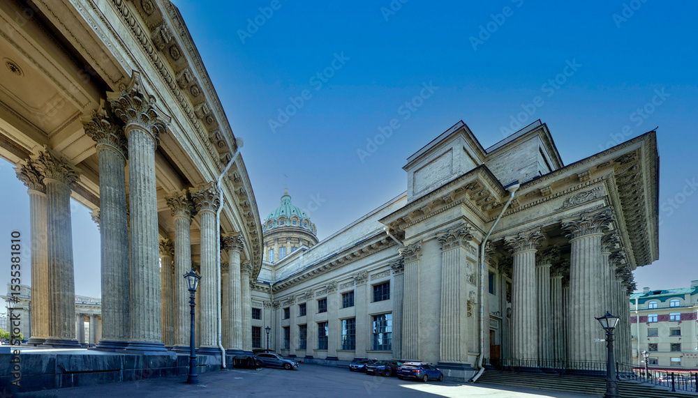 Obraz premium the facade of the Kazan cathedral of st petersburg