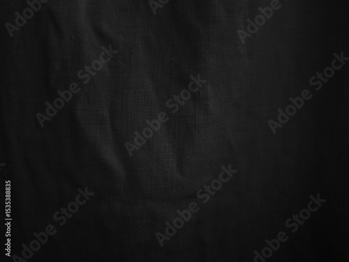 Foto A smooth, dark fabric surface features subtle, vertical creases and a soft texture, creating an elegant abstract background for versatile artistic use
