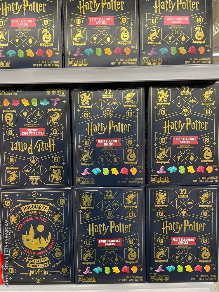 Naklejka premium Walmart retail store Harry Potter fruit snacks display limited box