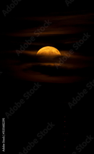 Erdbeermond