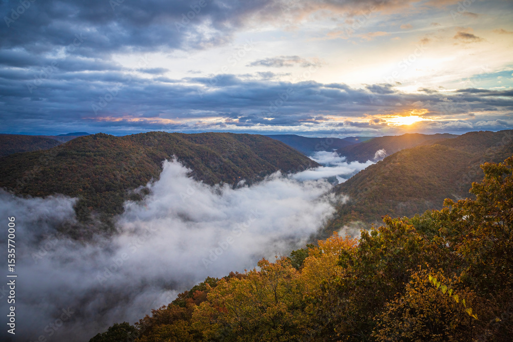 Fototapeta premium Beautiful landscape view of New River Gorge National Park in West Virginia.