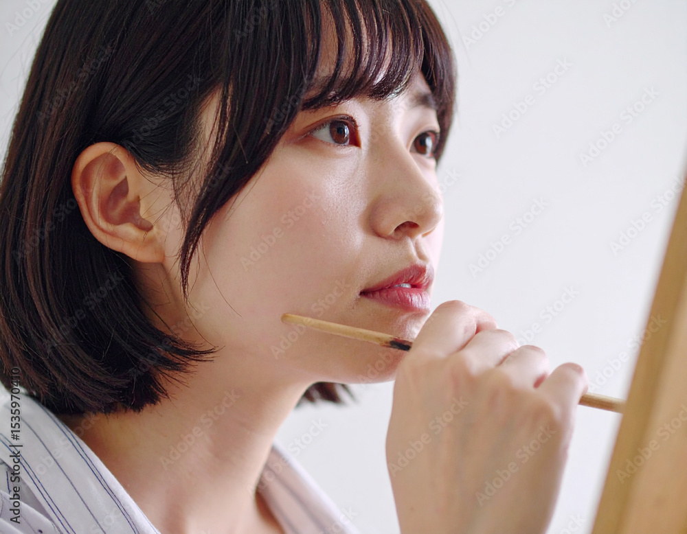 絵を描く若い女性/
young woman drawing a picture 絵を描く若い女性/
young woman drawing a picture