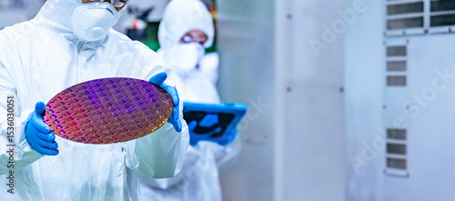 semiconductor, factory, silicon wafer, worker, engineer, white coat, dustproof clothing, clean room, manufacturing, inspection, check, tablet, confirmation, cleaning, iiot, dx, data, machine, equipmen