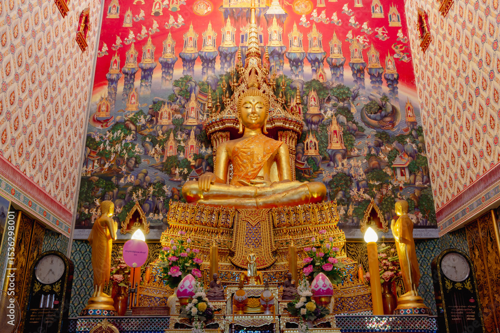 Fototapeta premium Close-up of thailand's golden buddha temple a serene display of cultural spirituality