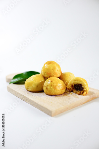 Wallpaper Mural Nastar cookies are neatly arranged on a cutting board and shiny, filled with lots of pineapple jam, isolated on a white background. Torontodigital.ca