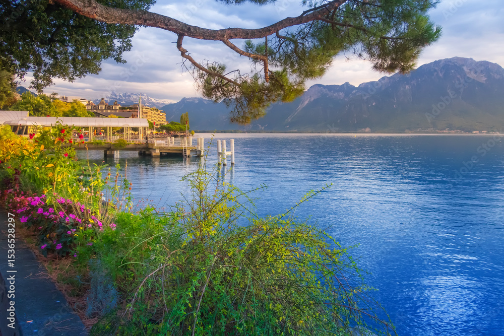 Obraz premium Flowers and Lake Geneva, Switzerland