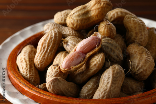 塩茹でした落花生