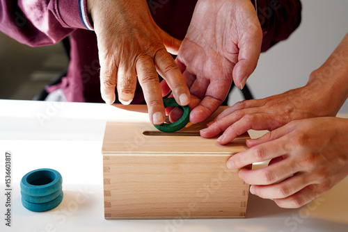 Cuadro en lienzo ALS patient assisted with fine motor skill exercise