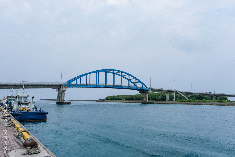 Obraz premium 八島人工島へ渡るサザンゲートブリッジ