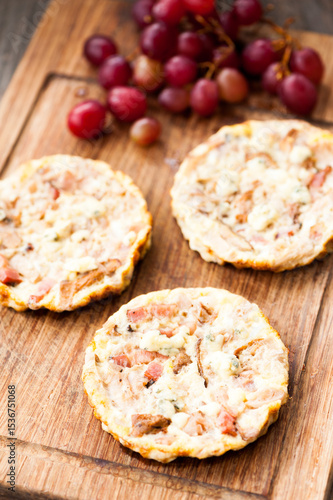 Mini quiches with bacon and mushrooms