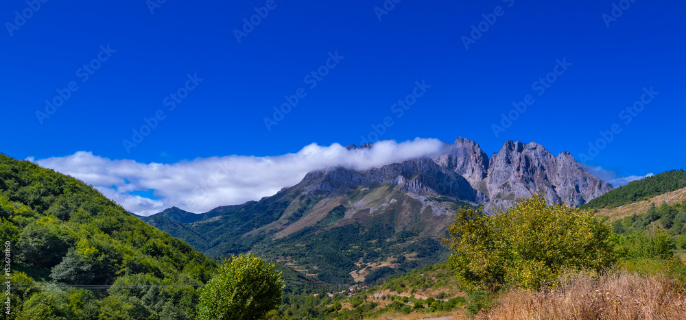 Fototapeta premium Picos de Europa National Pak, UNESCO Biosphere Reserve, Posada de Valdeón, León, Castile and León, Spain, Europe
