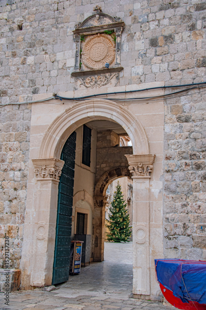 Naklejka premium entrance to the church