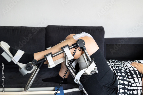 Rehabilitation after knee surgery: Woman trains with a movement splint