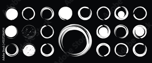 Set different circle brush strokes, hand drawn paint brush circle logo frame