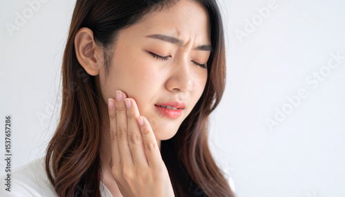 歯痛に苦しむ女性
