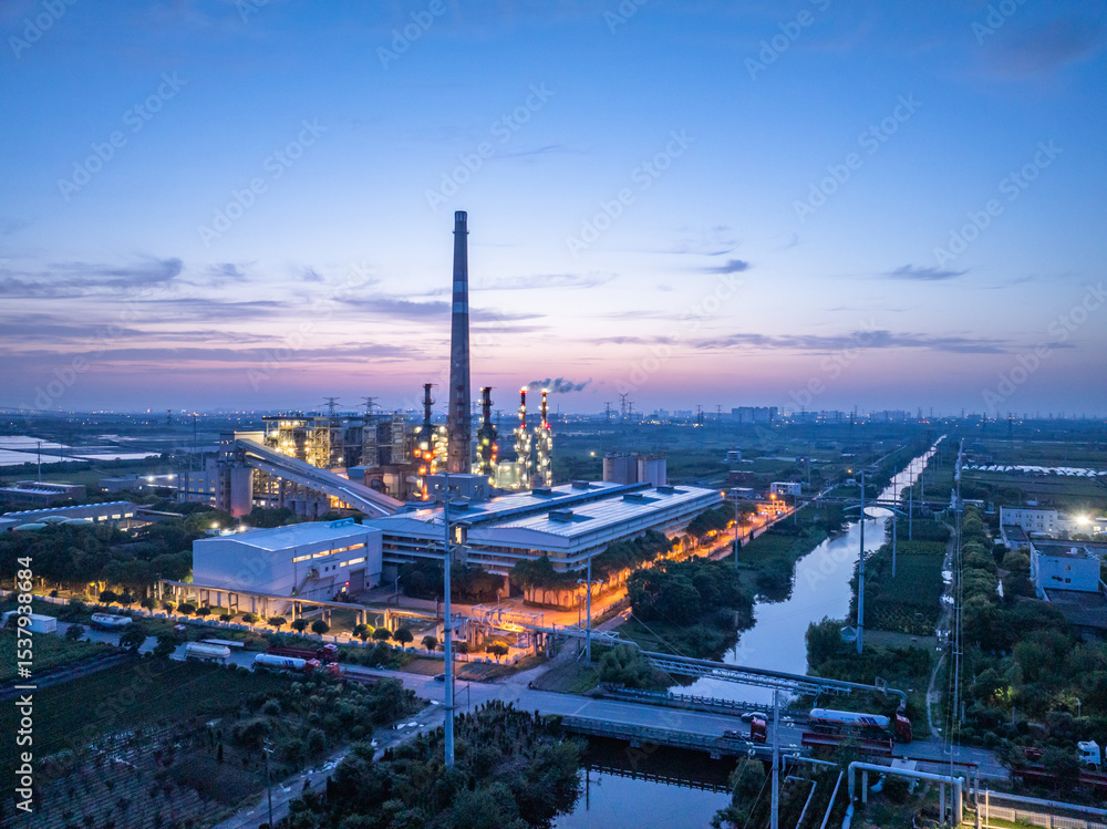 Obraz premium aerial view power station during sunset