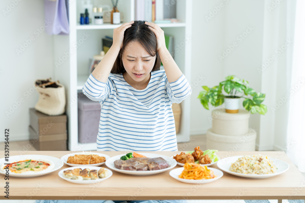 食事で悩む若い女性 食事で悩む若い女性