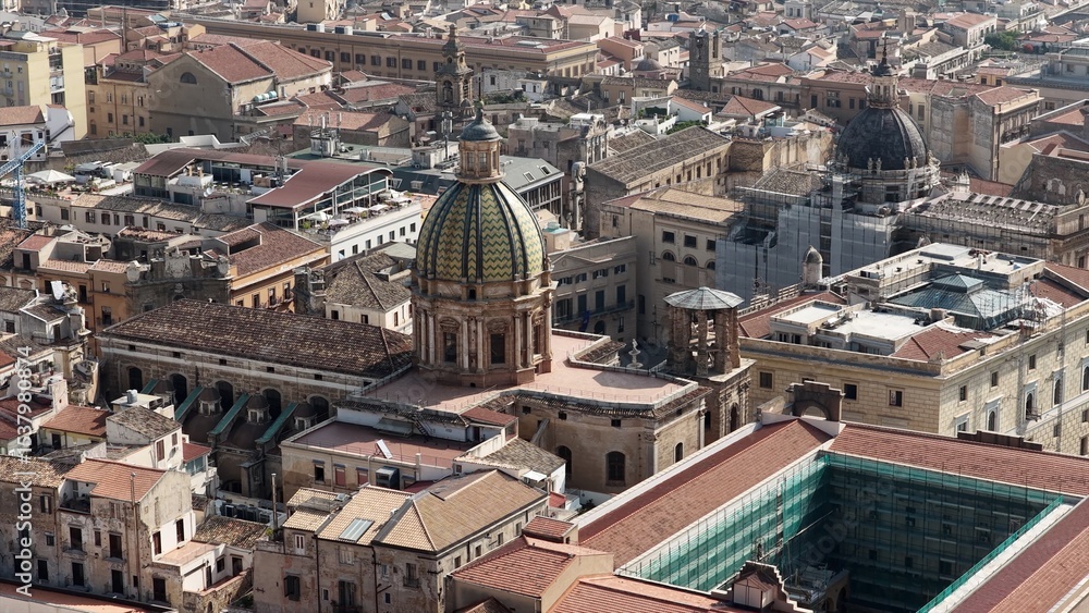 Il centro storico di Palermo visto dall'alto, Silcilia, Italia.
Vista Aerea panaoramica del centro della città di Palermo, cupole, campanili, chiese e monumenti storici. Il centro storico di Palermo visto dall'alto, Silcilia, Italia.
Vista Aerea panaoramica del centro della città di Palermo, cupole, campanili, chiese e monumenti storici.