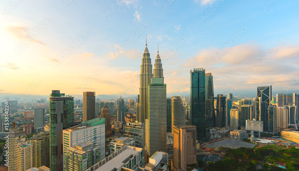 Obraz premium Panorama aerial serene view of beautiful Kuala Lumpur city skyline during sunset.
