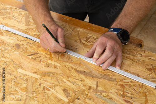 Wallpaper Mural Ein Heimwerker beim Anzeichen mit Zollstock und Bleistift, Hobby Holzbau  Torontodigital.ca