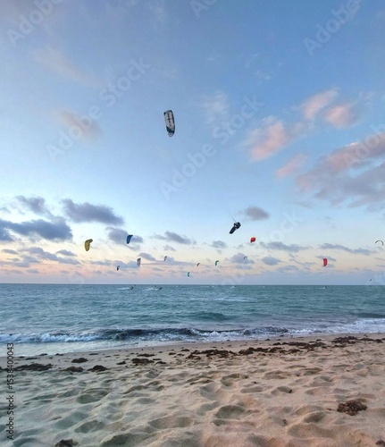 Canvas Print kite surfing on the beach