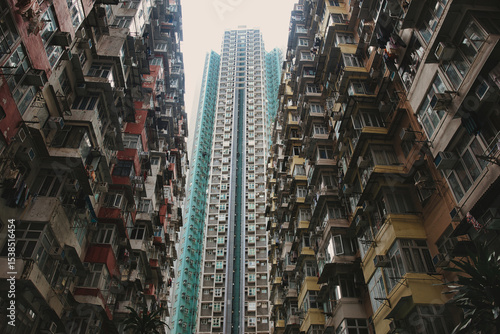 Φωτογραφία Giant architectural complex ( concrete jungle) people call it Monster Building at Quarry Bay King's Road in Hong Kong , the place where the film is framed